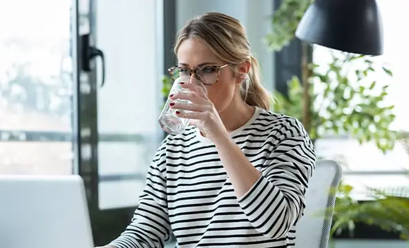 <img width="200" alt="Reasons business office glass water 3" src="https://www.culligan.nl/wp-content/themes/culligan-emea/img/four-reasons-module//reasons-business-office-glass-water-3.webp" /> Reasons business office glass water 3
