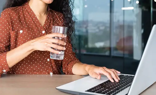 <img width="200" alt="Reasons business office glass water 4" src="https://www.culligan.nl/wp-content/themes/culligan-emea/img/four-reasons-module//reasons-business-office-glass-water-4.webp" /> Reasons business office glass water 4